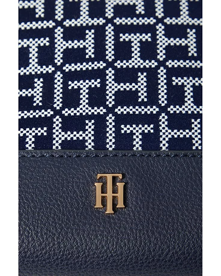 Promo ⌛ Tommy Hilfiger Handbags Lynn II Small Dome Wristlet Square Monogram Jacquard 💯 4 Promo ⌛ Tommy Hilfiger Handbags Lynn II Small Dome Wristlet Square Monogram Jacquard 💯 - Image 4